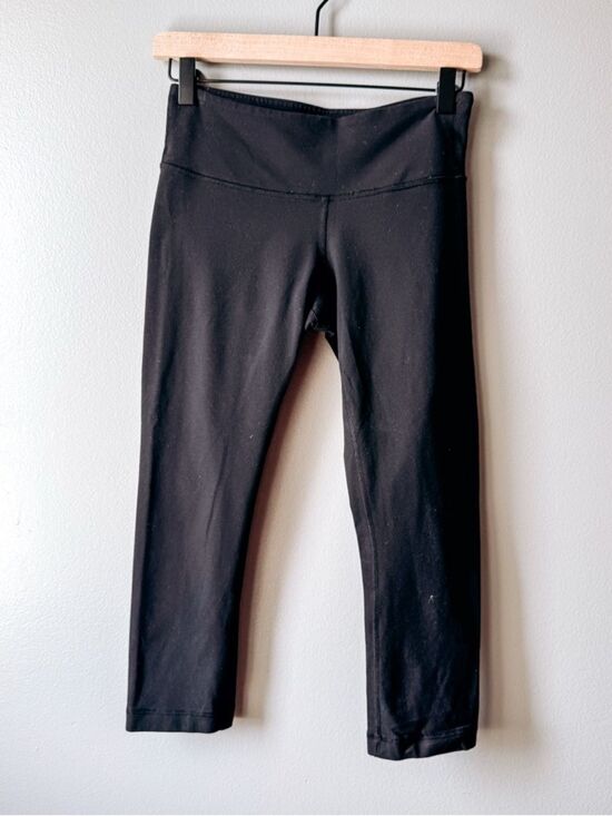 lululemon athletica Pants - Lululemon Black High Rise Crop Leggings Size 6